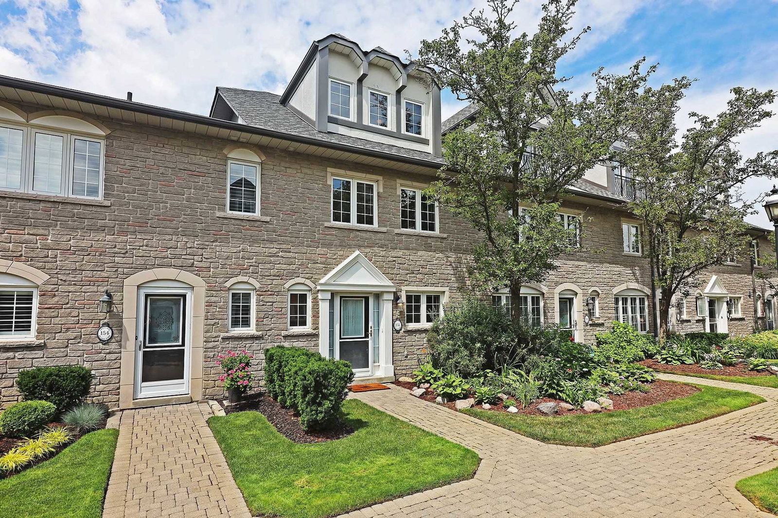 Chateaux Townhomes exterior
