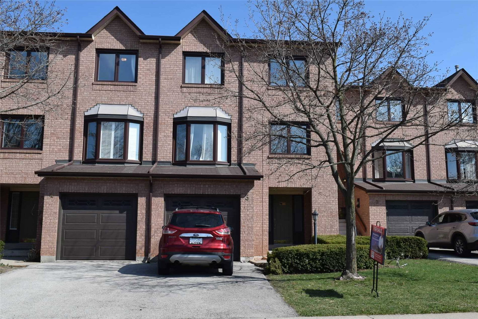 1100 Queens Avenue Townhomes condo building exterior