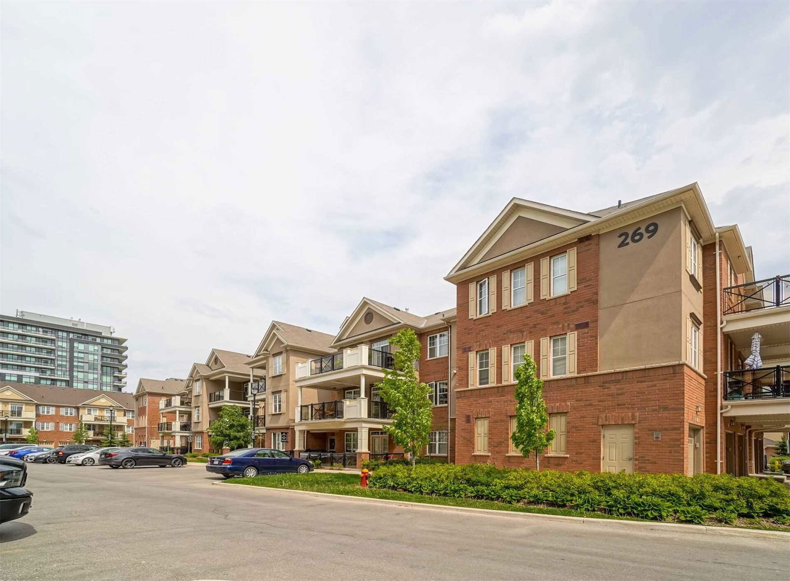 Urban Townhomes of Oak Park condo