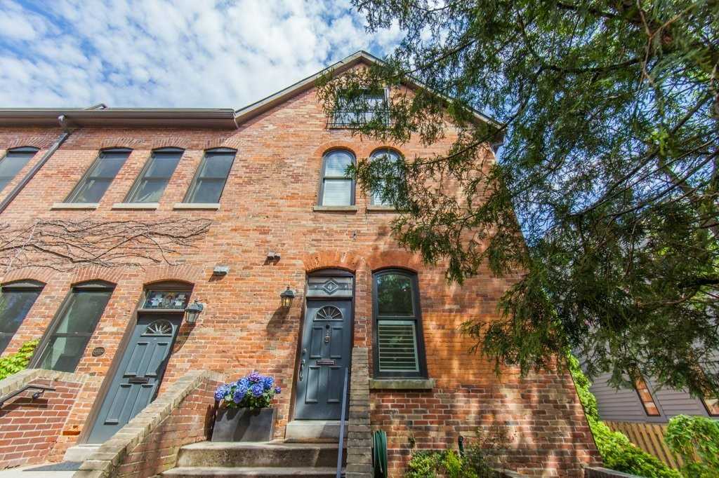 41 Spruce Street Townhouses exterior