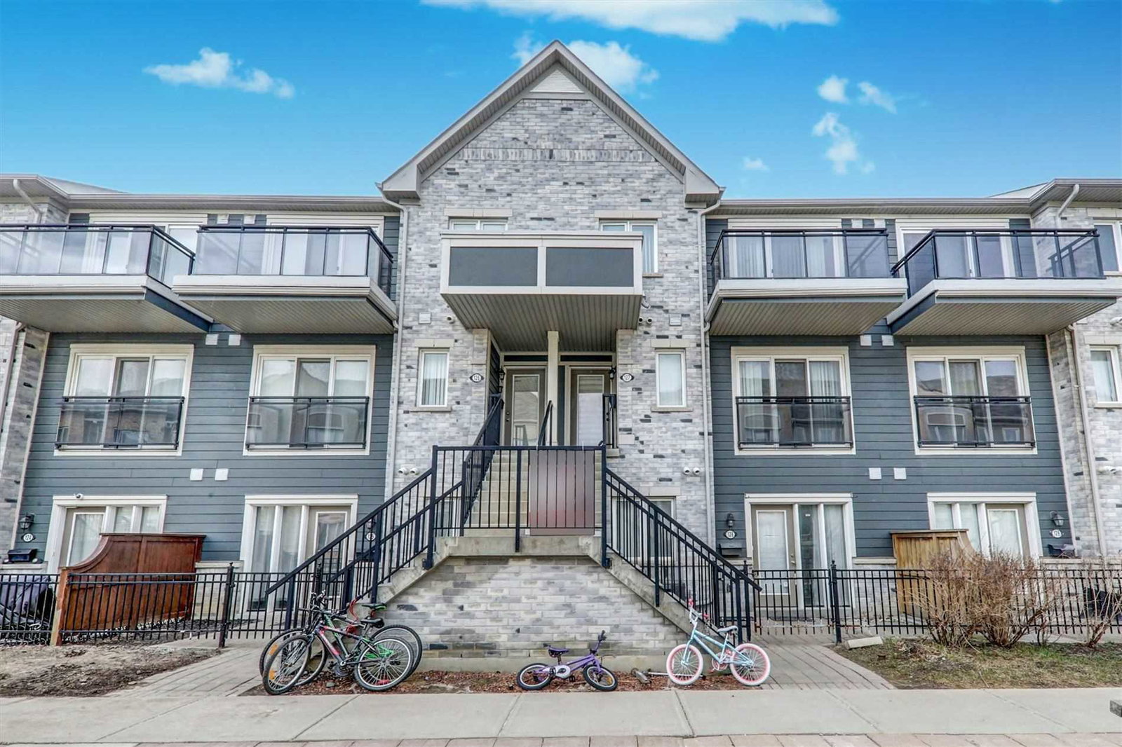 60 Fairwood Circle Townhomes condo