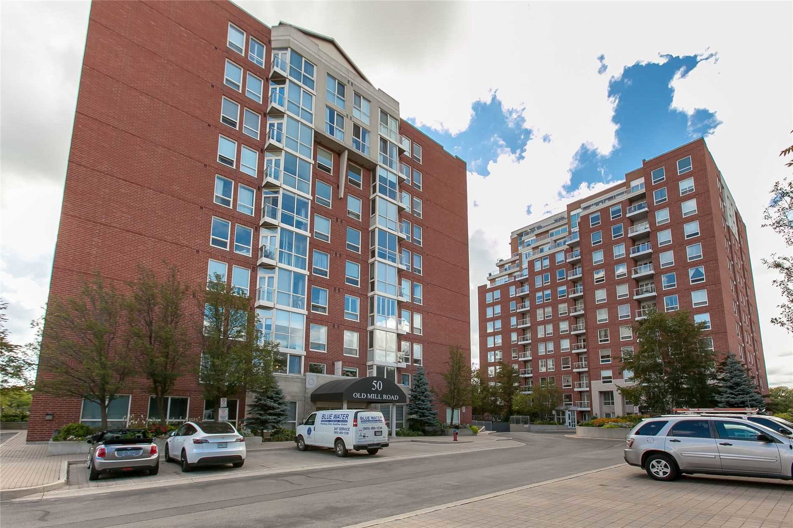Oakridge Heights II Condos exterior