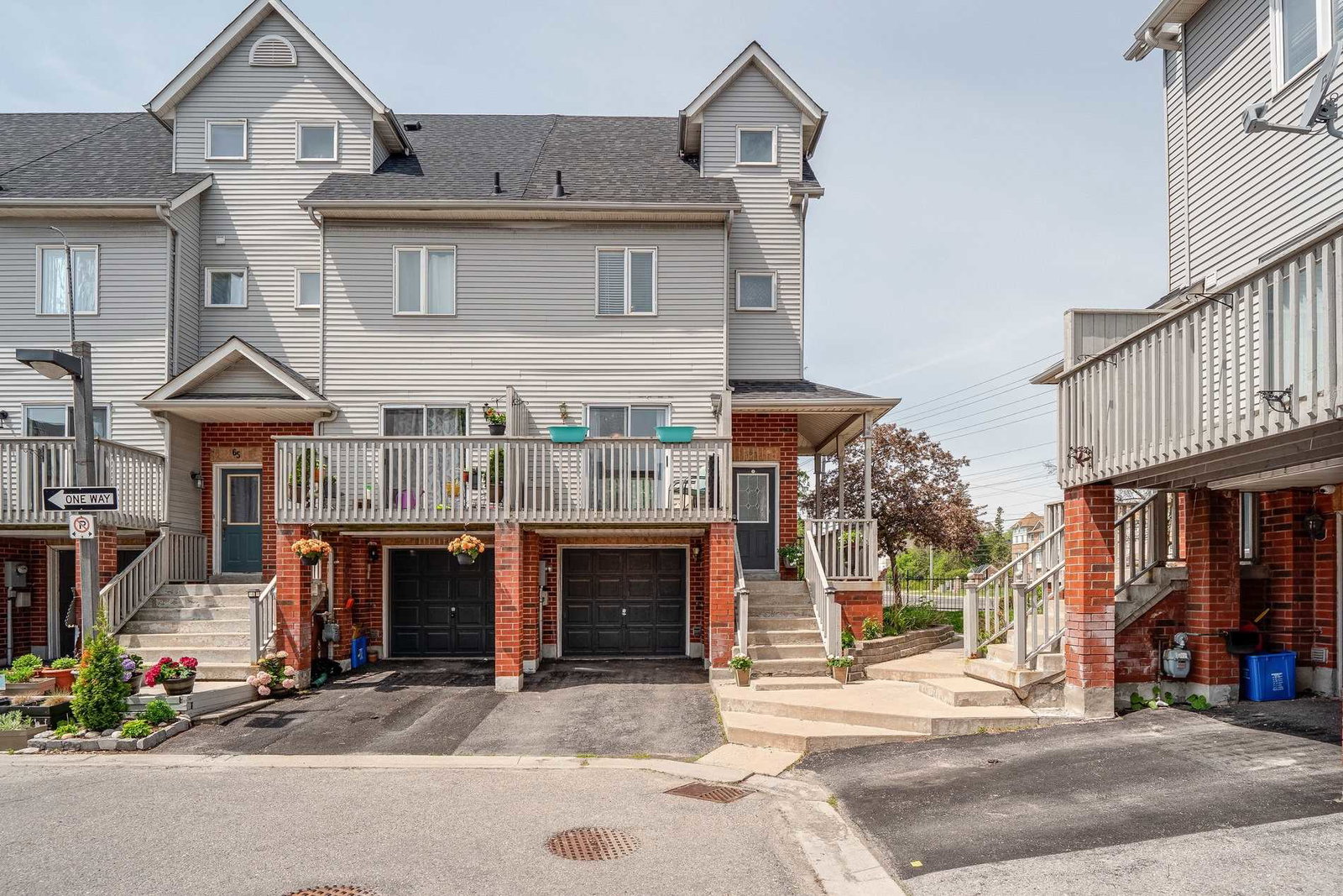 1865 Kingston Road Townhouses condo