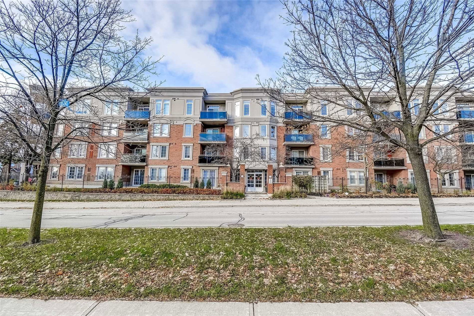 Park Place II Condos exterior