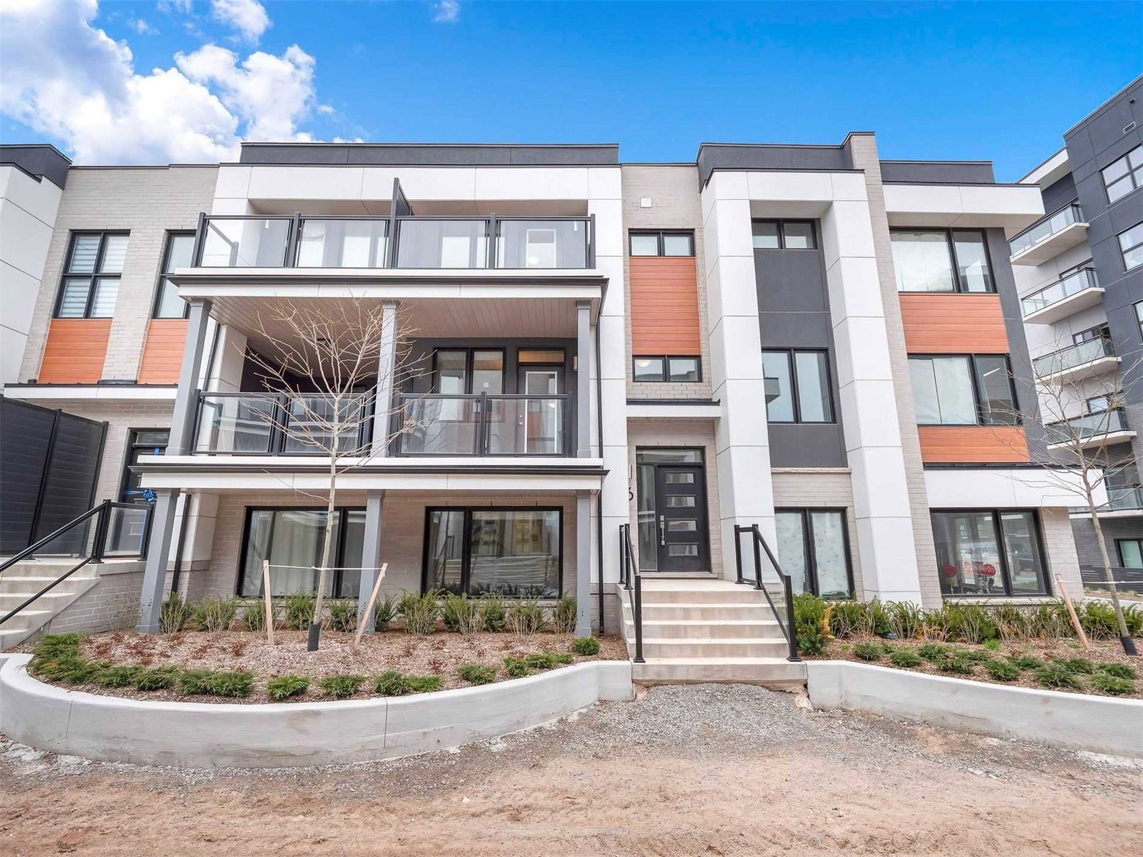 128 Grovewood Common condo