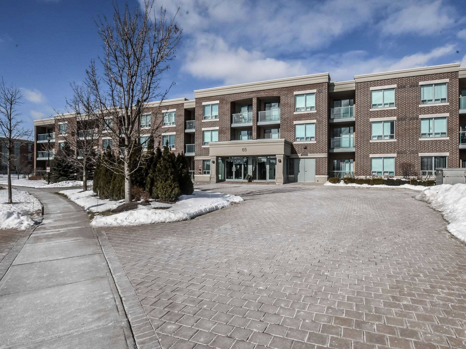 65 Via Rosedale Way Condos exterior