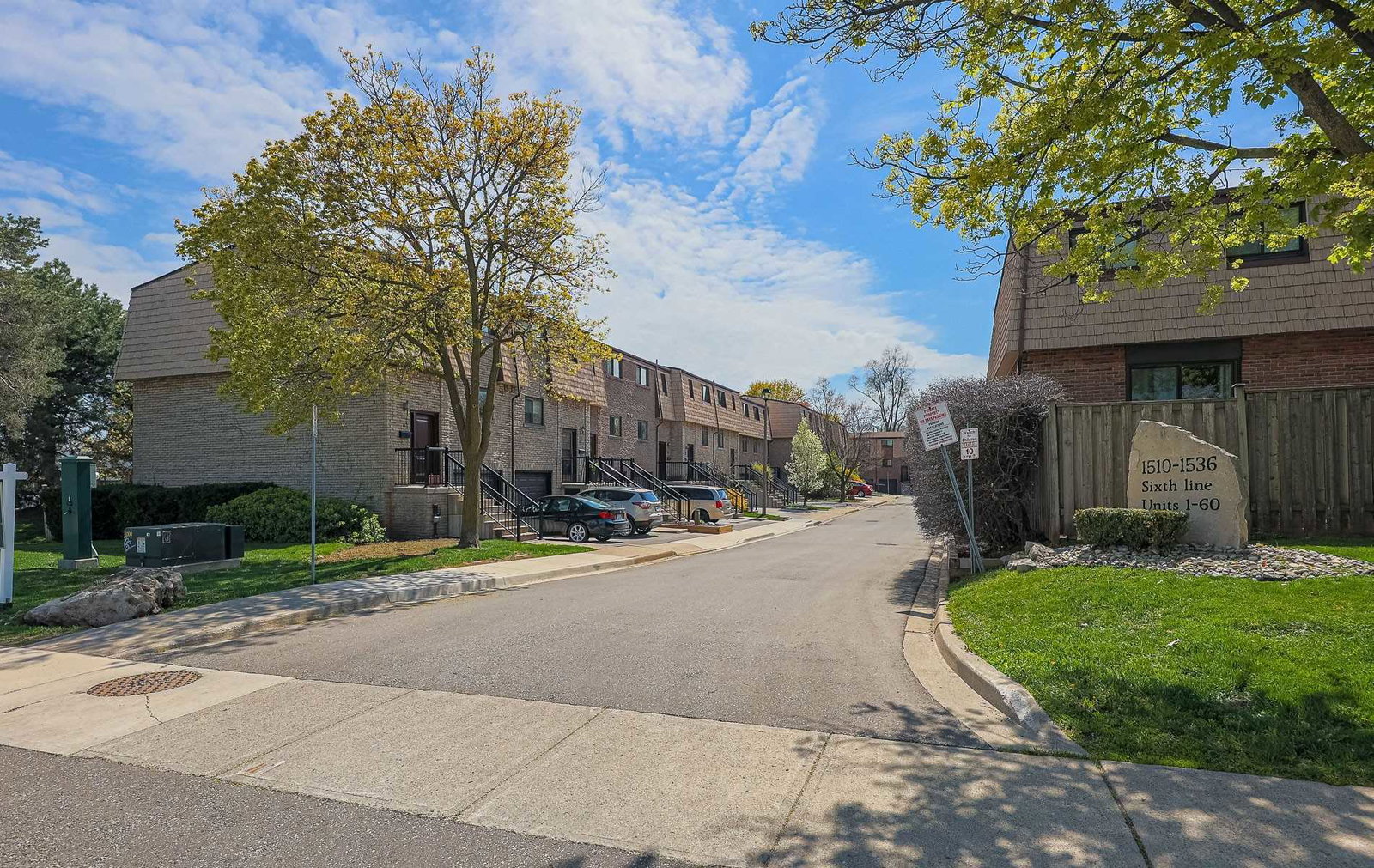 1510-1536 Sixth Line Townhomes exterior