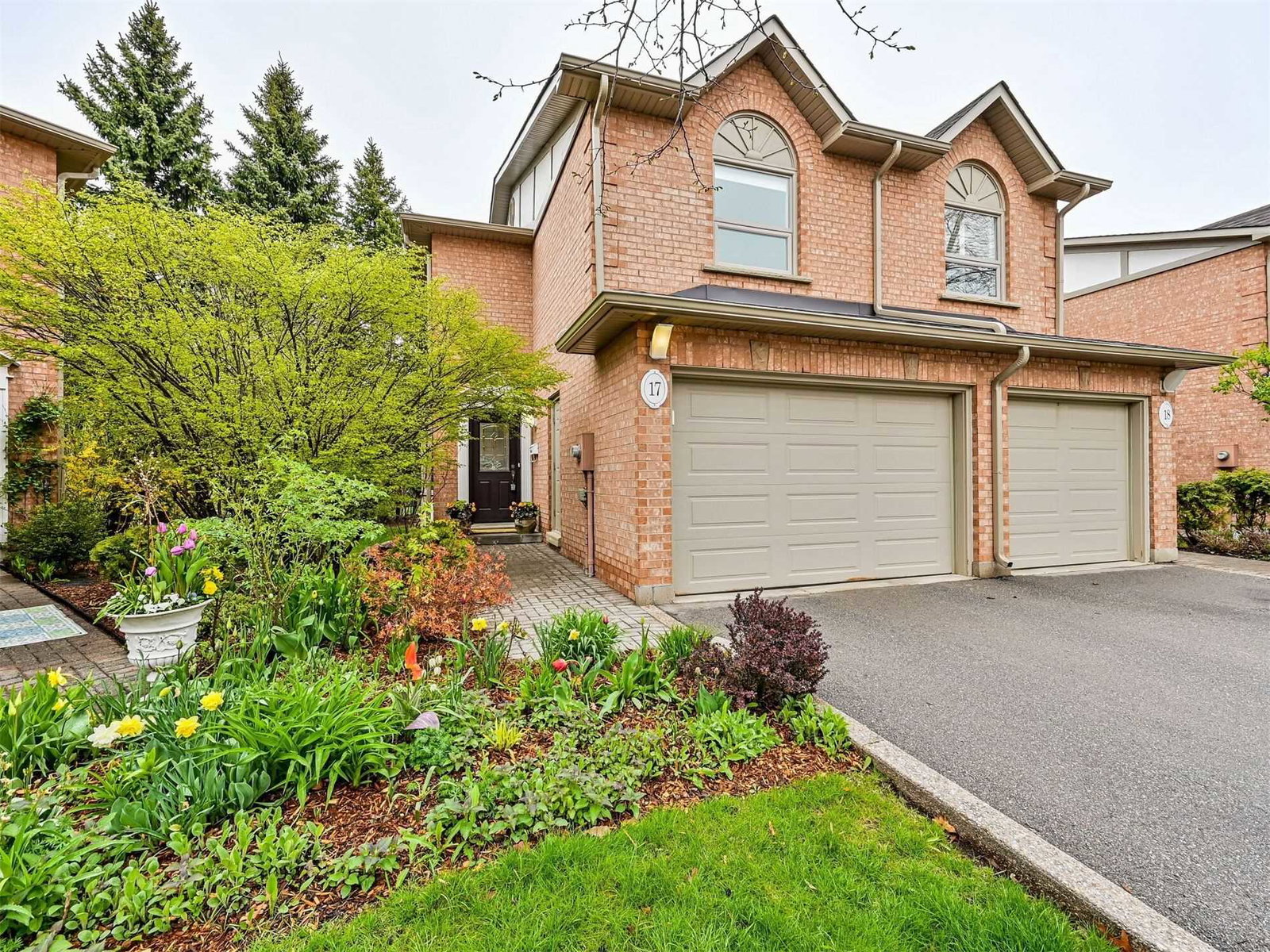 2065 Sixth Line Townhomes condo