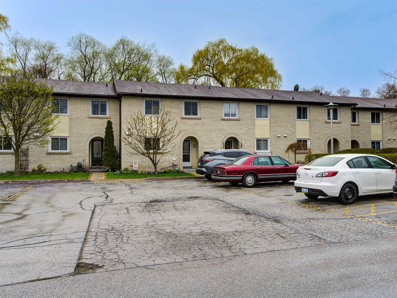 Nadia Place & Sixth Line Townhomes condo