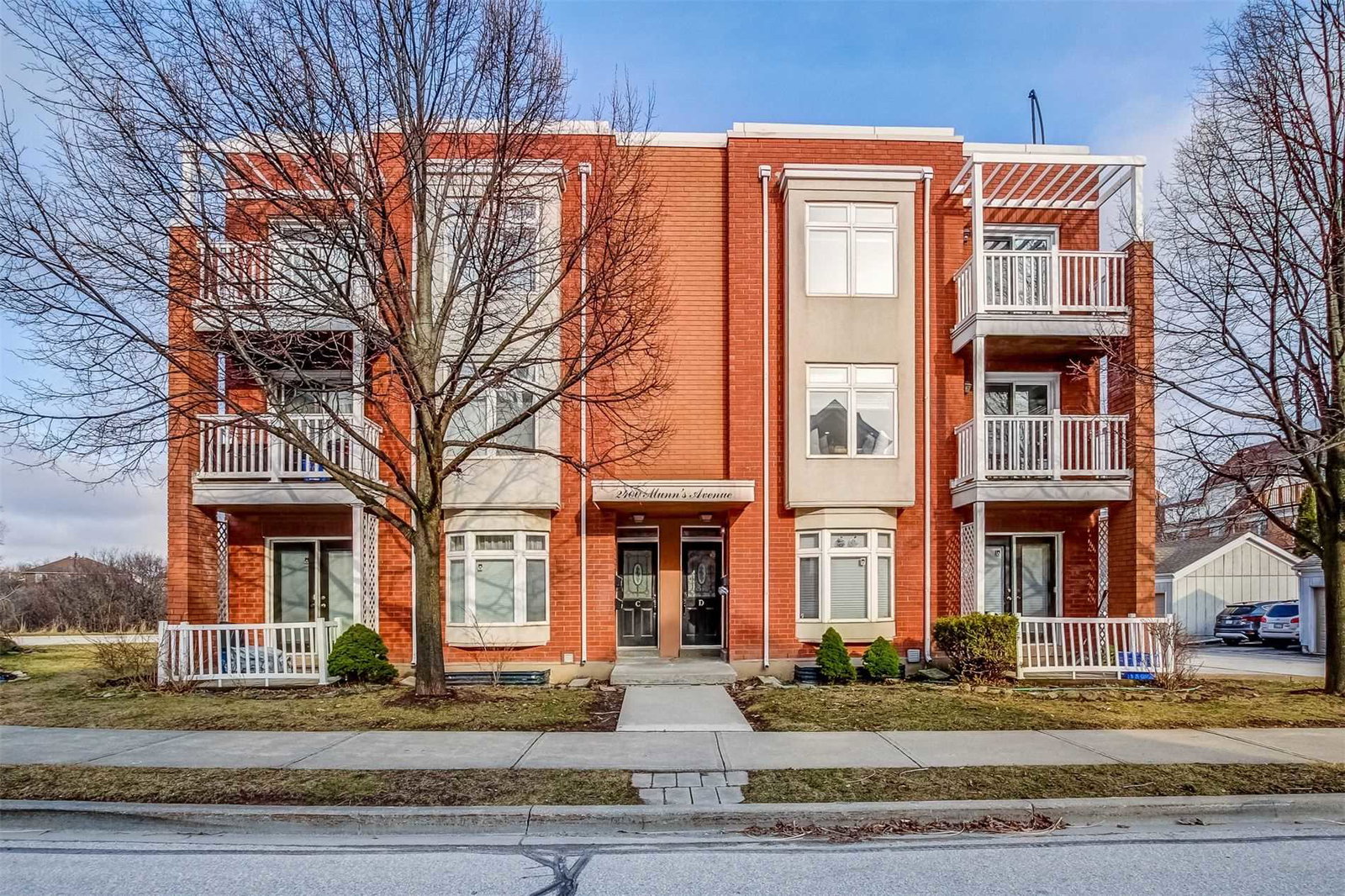 2368-2414 Munn's Avenue Townhomes condo building exterior