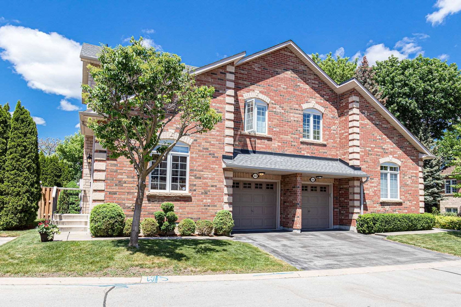Barclay Square Townhomes condo
