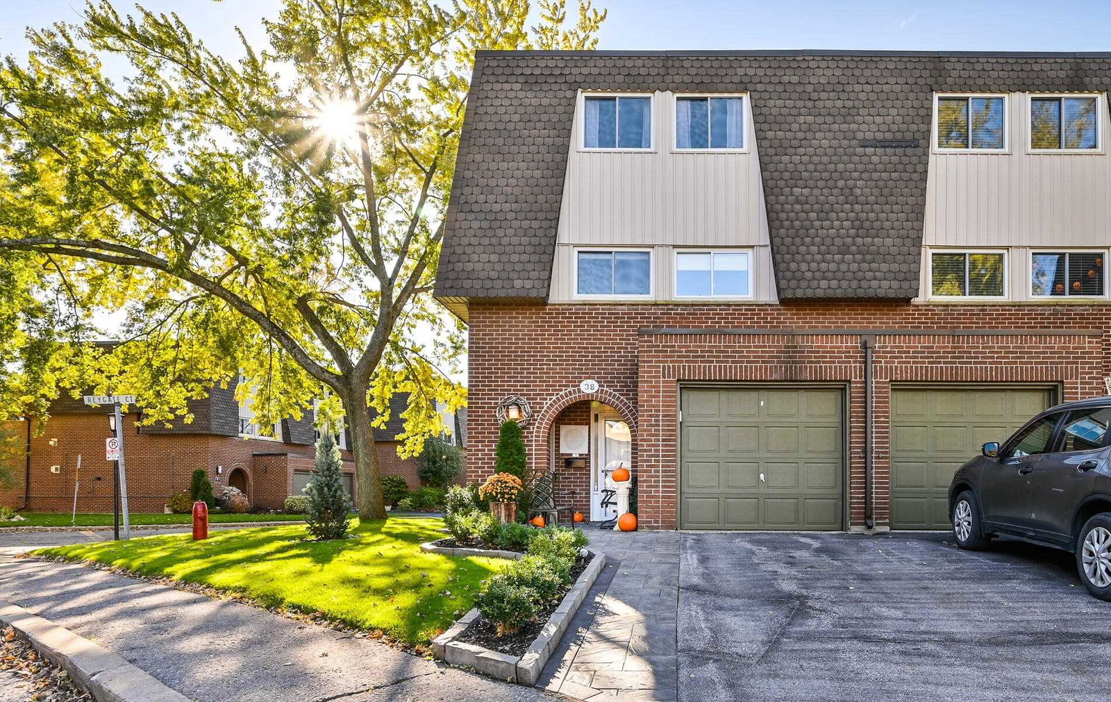 Deacon Lane Townhomes exterior
