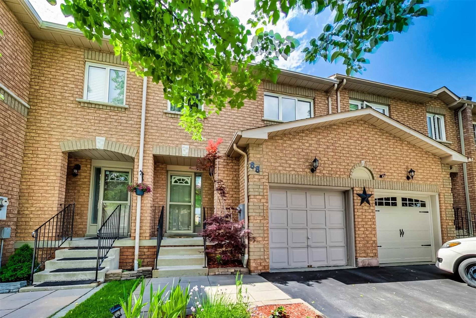 200 Cresthaven Road Townhomes condo