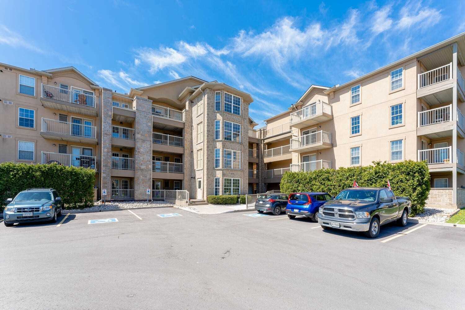 Abbey Oaks II Condos exterior