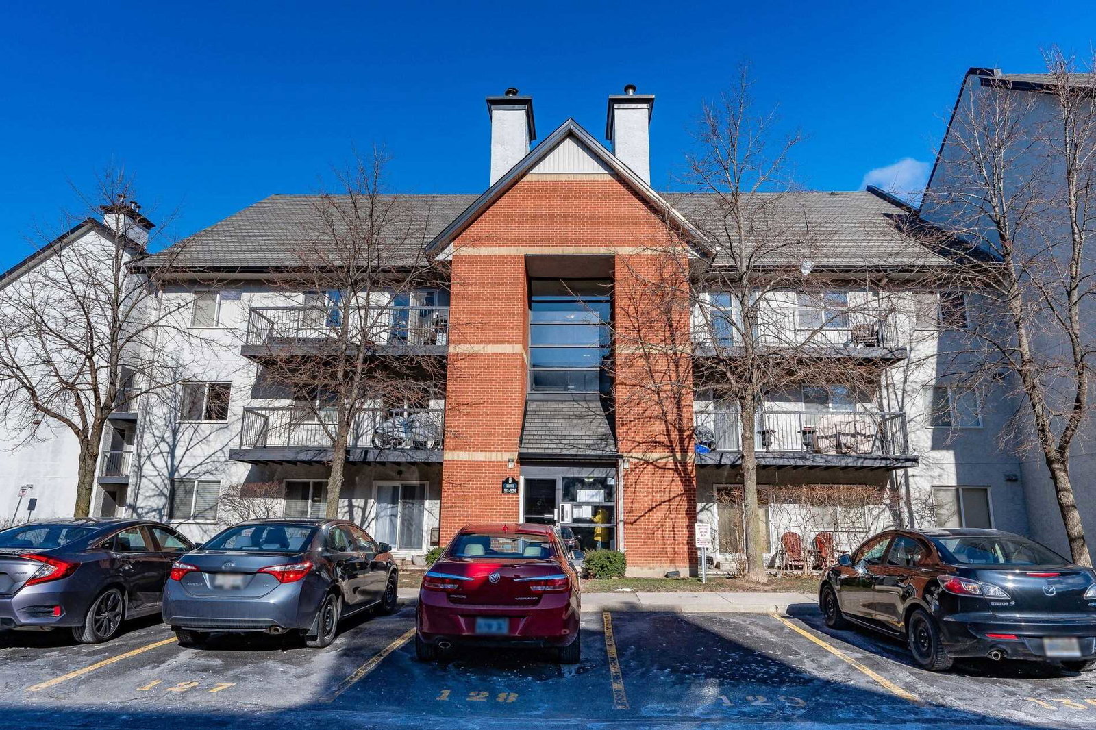 Glen Abbey Village Condos exterior