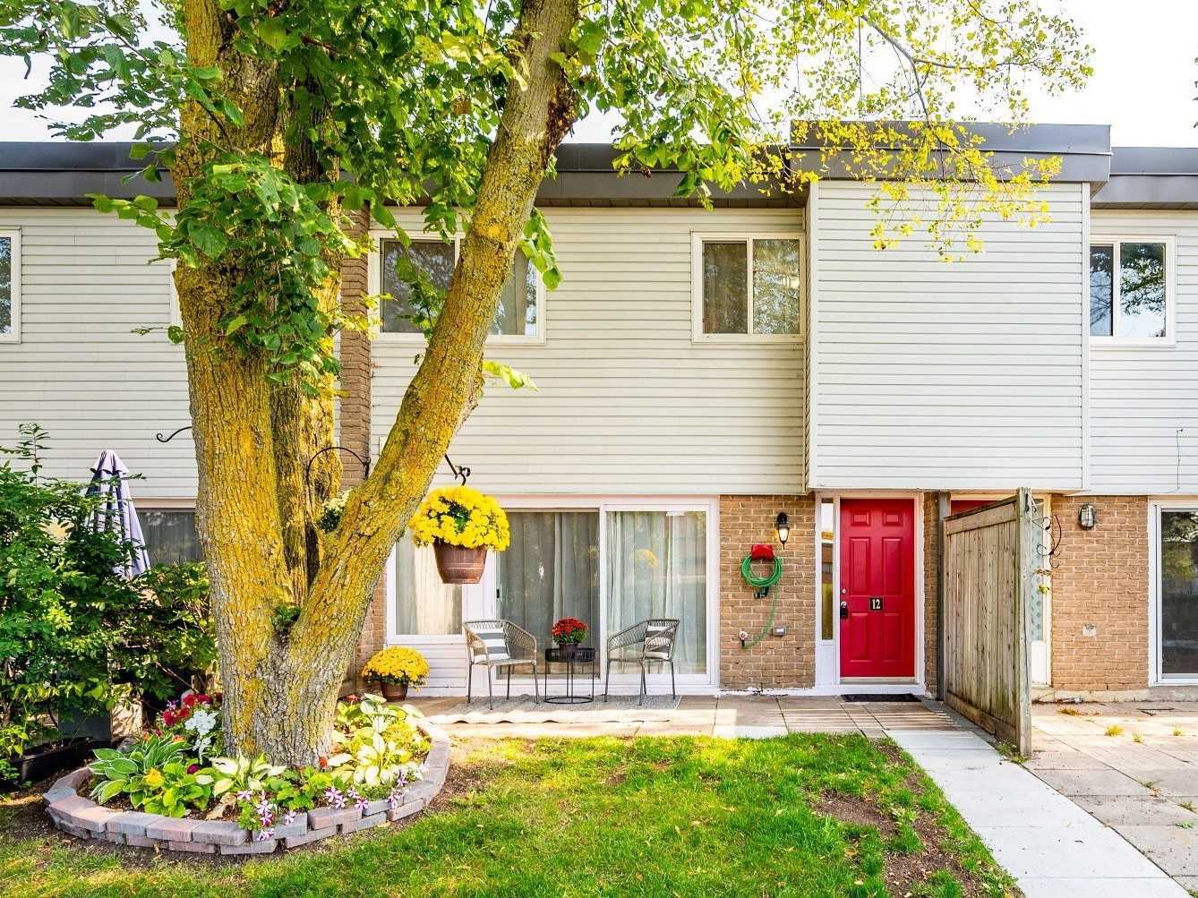 Country Lane Townhomes exterior