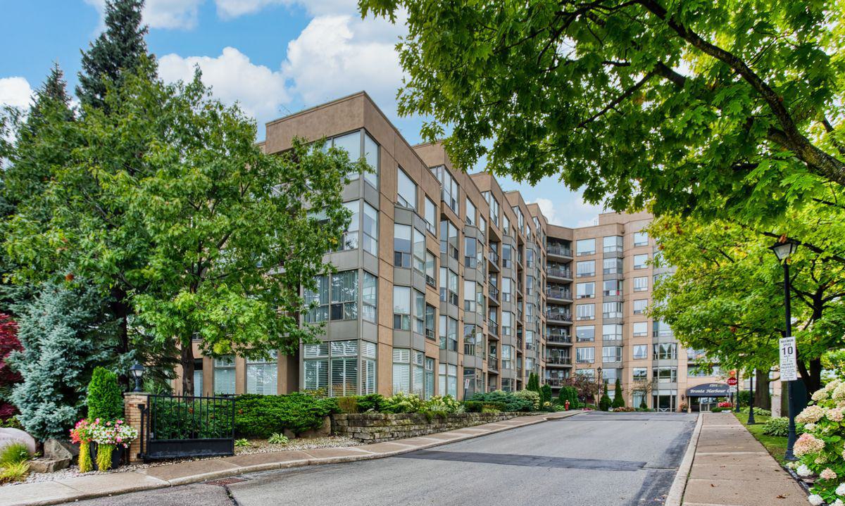 Bronte Harbour Club Condos condo