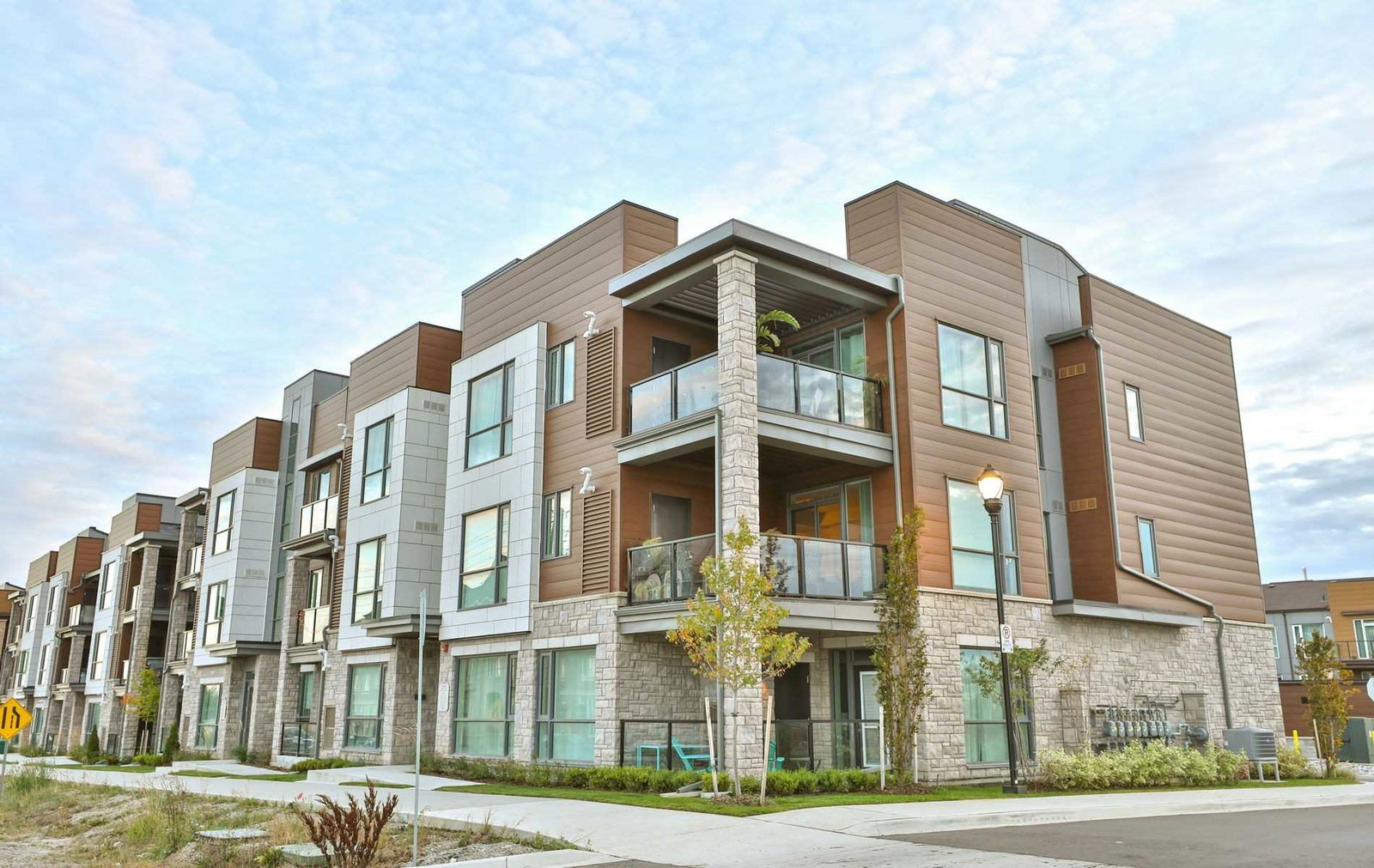Upper Glen Abbey West Towns condo