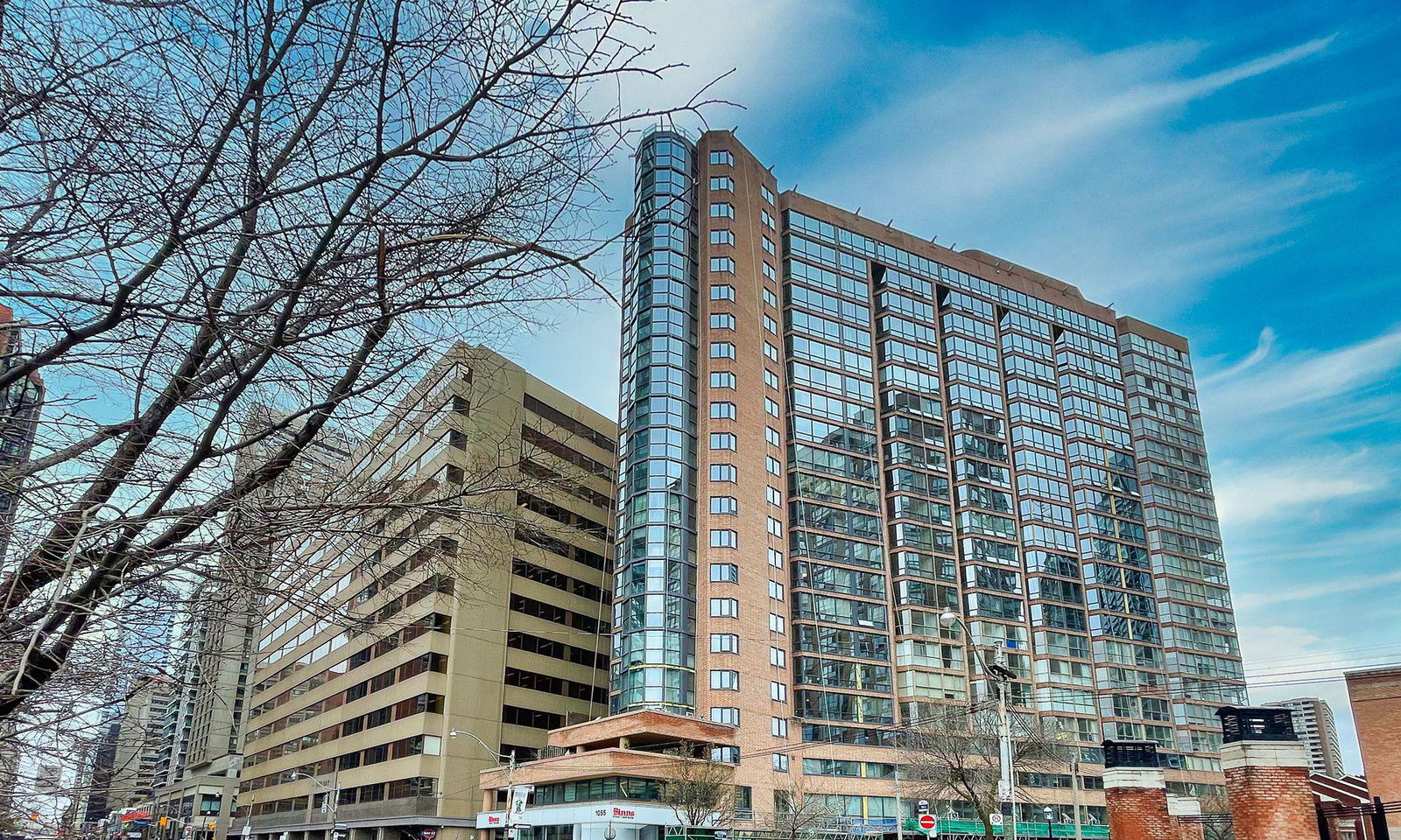 Polo Club I Condos exterior