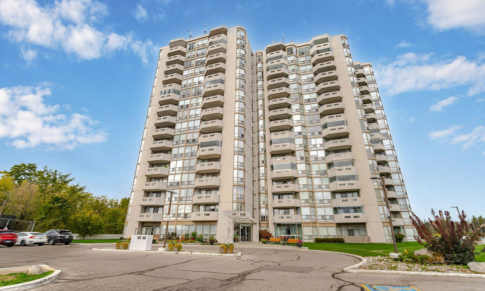 The Sands Condos exterior