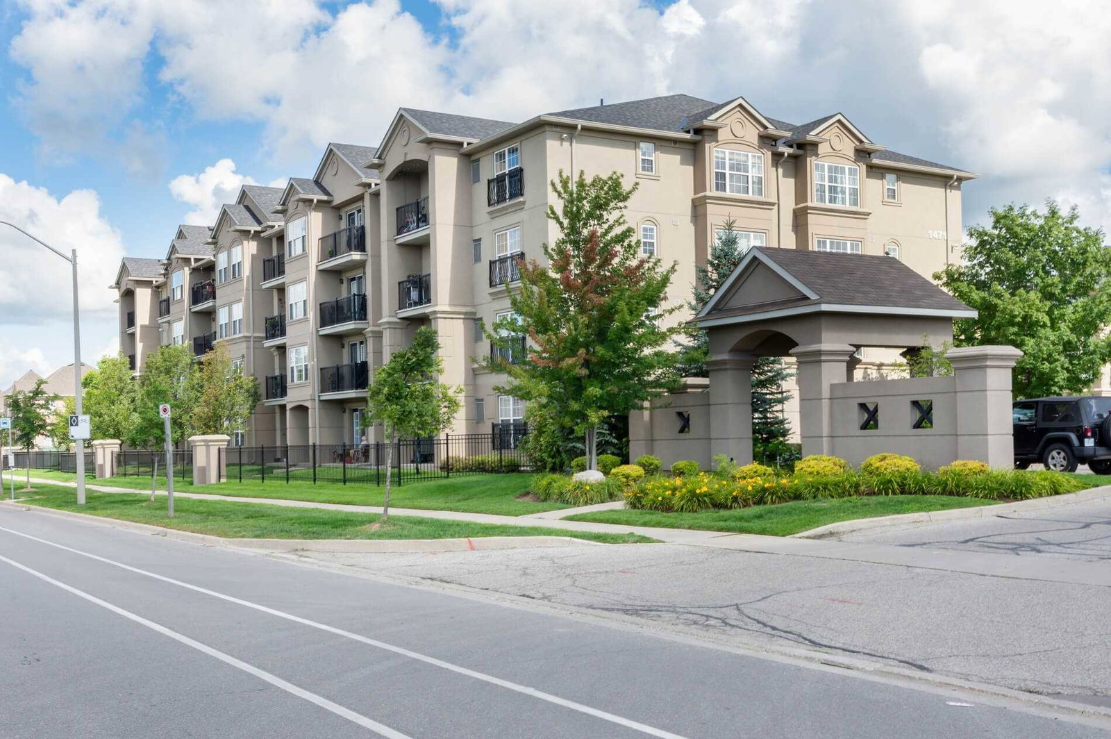 Maple Crossing Condos condo