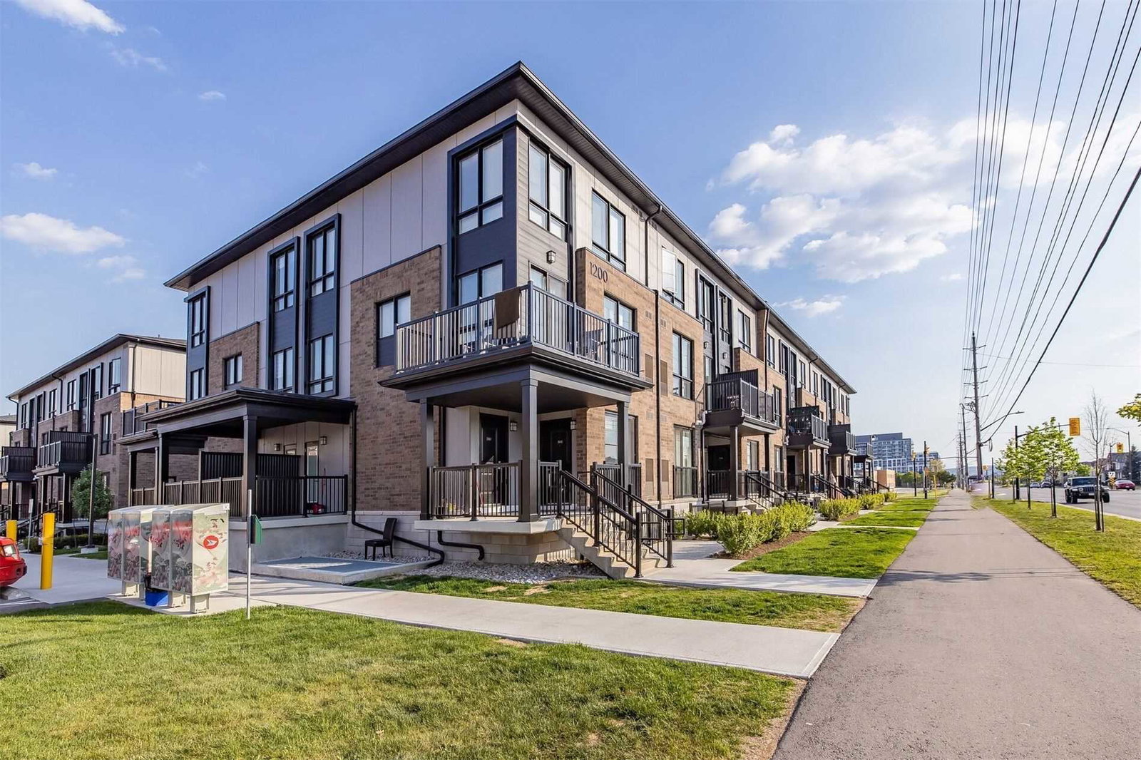 Stax on Main Townhomes exterior
