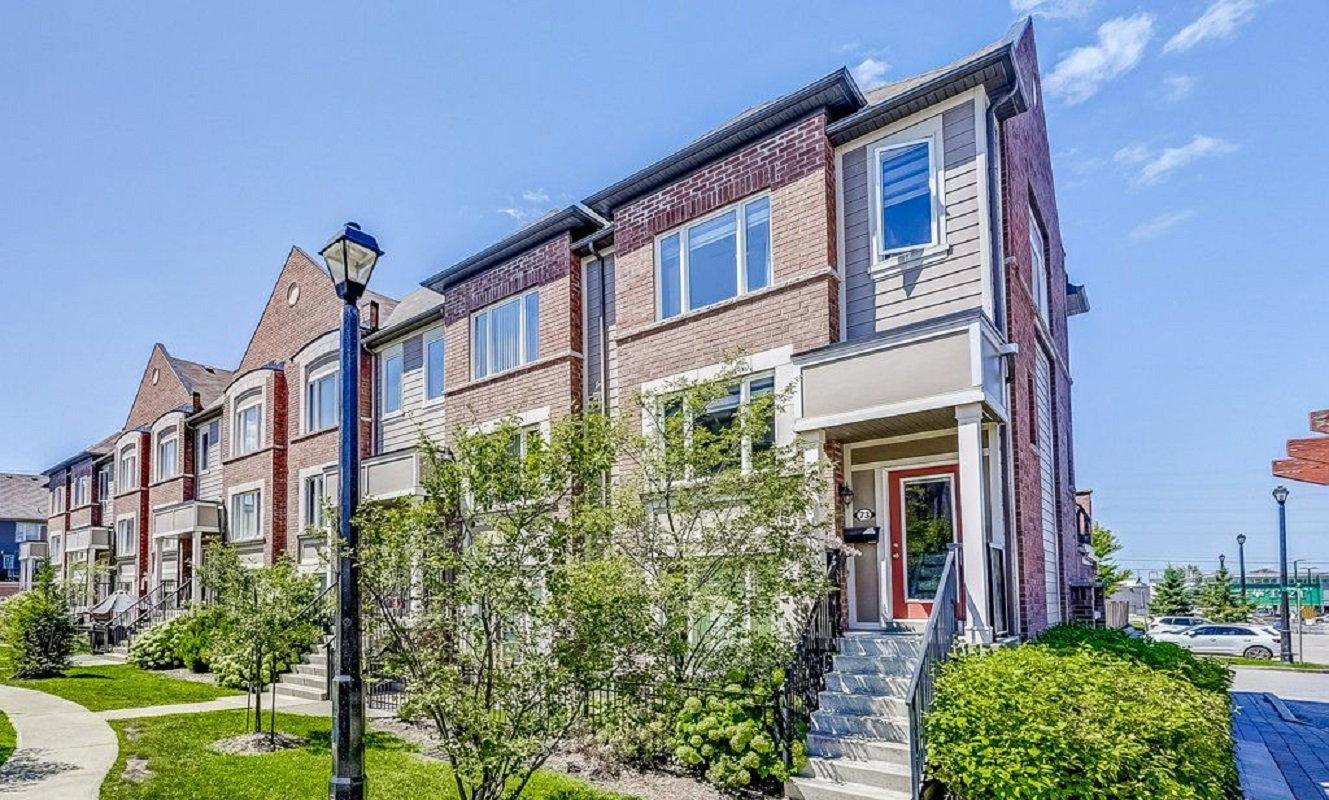 81 Burton Howard Townhouses exterior