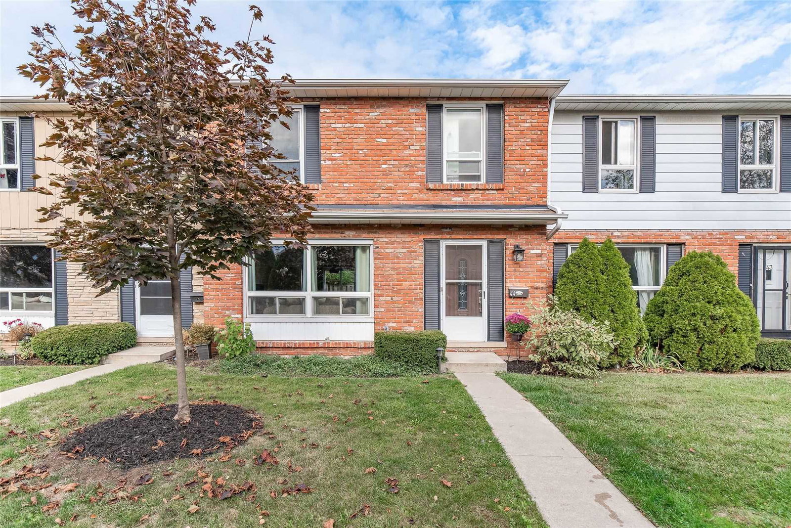 5475 Lakeshore Road Townhomes exterior