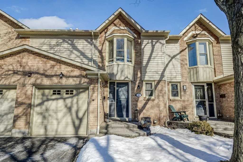Lakeshore Mews Townhomes condo