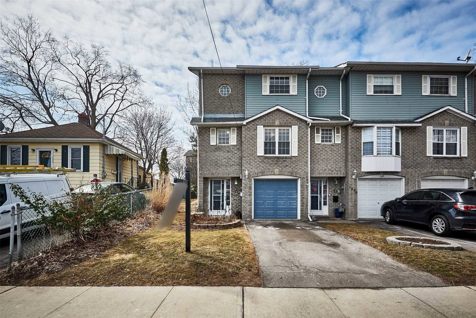 111 Victoria Street Townhomes exterior