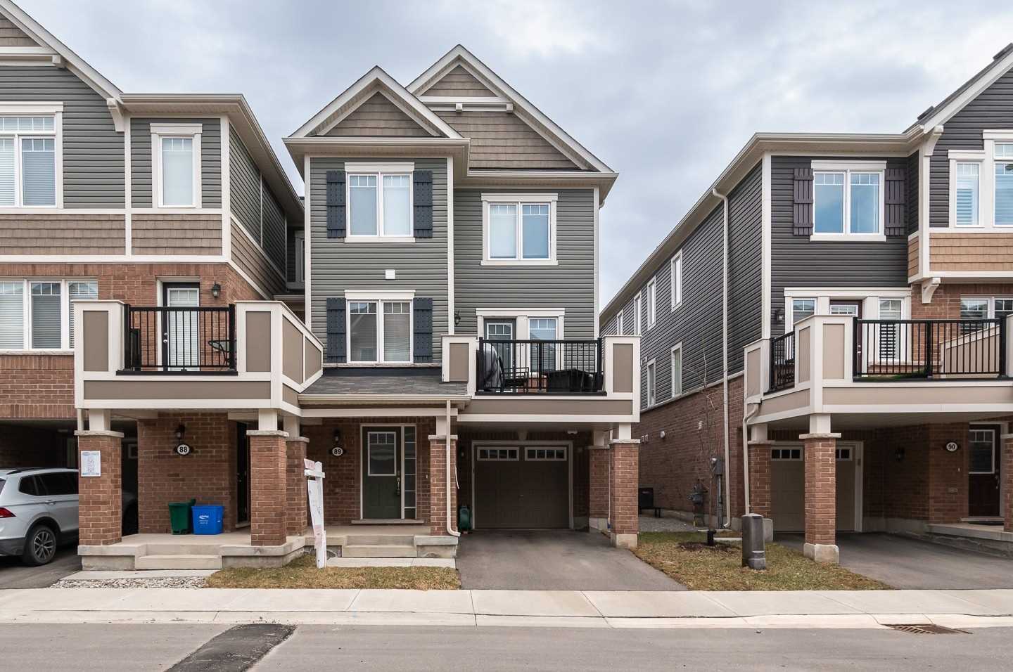 1000 Asleton Townhouses exterior