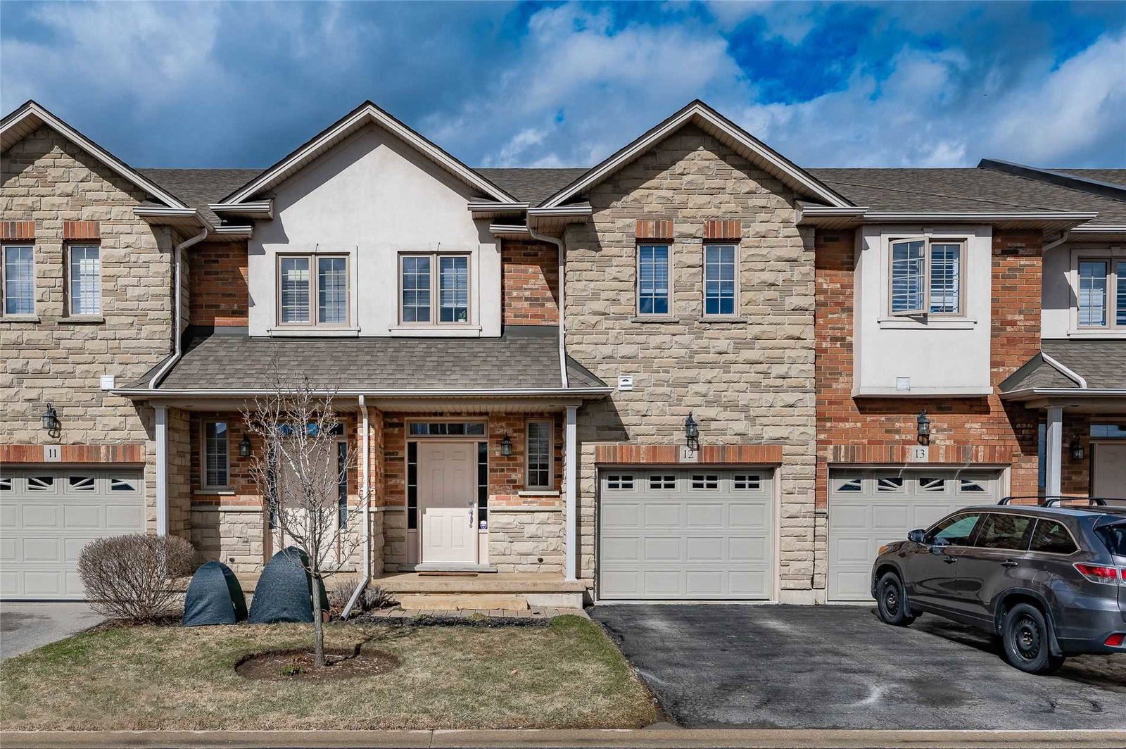 5151 Upper Middle Road Townhomes exterior