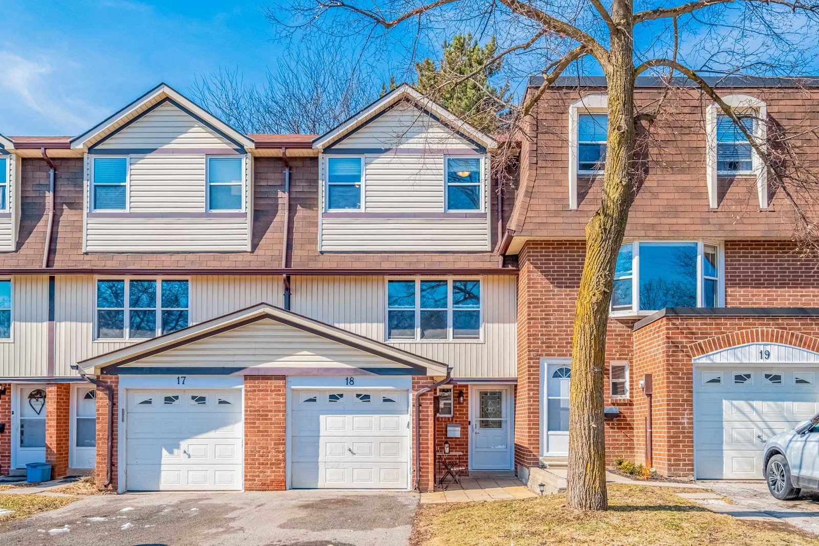 Bronte Pines Townhomes condo