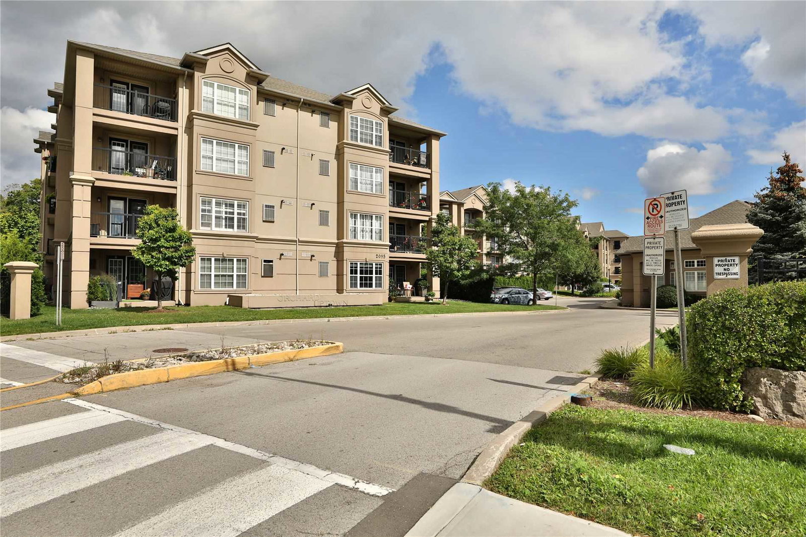 Orchard Uptown III Condos exterior