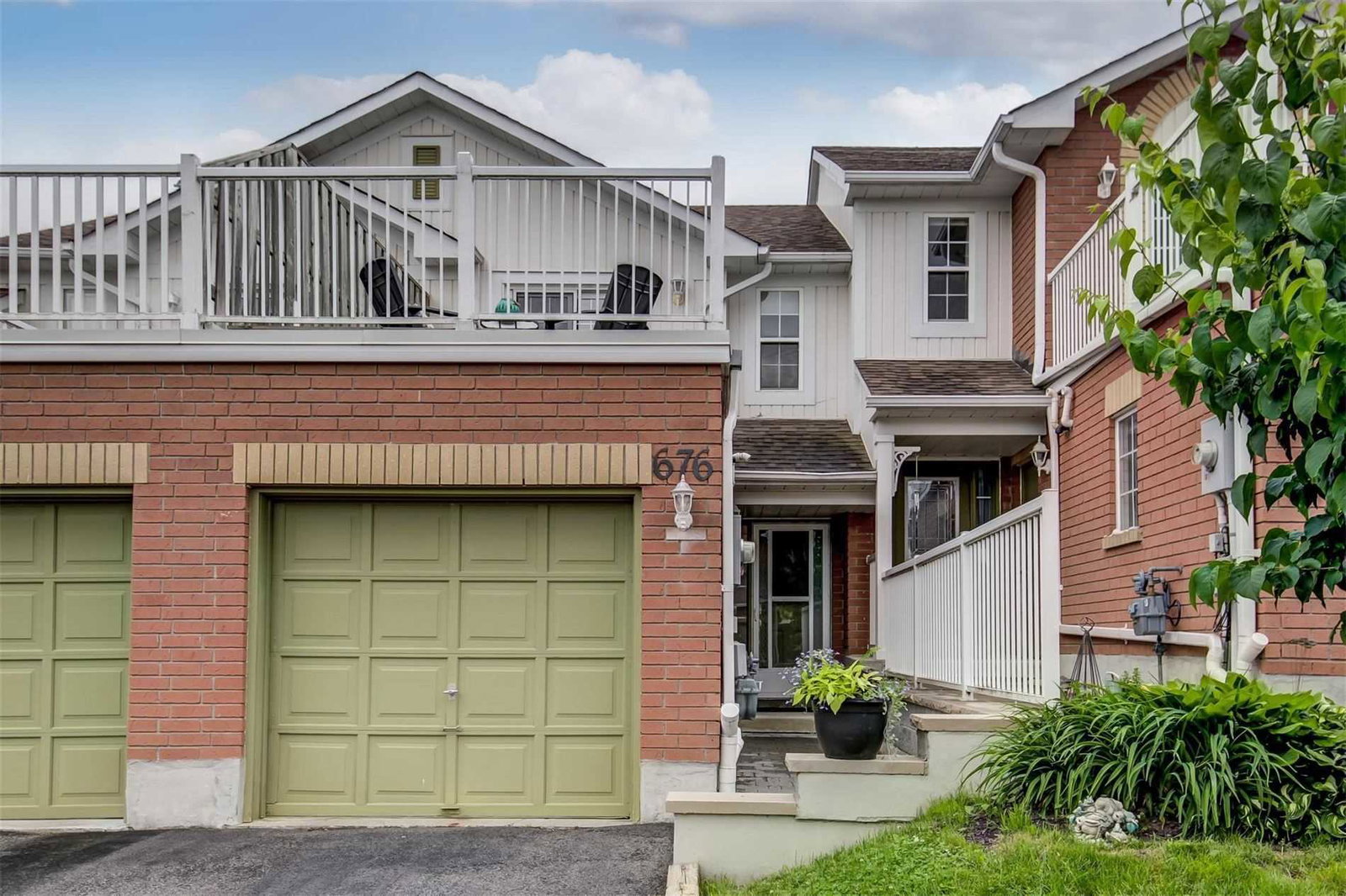 Winkworth Court Townhomes condo building exterior