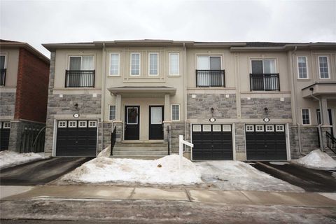 Trafalgar Green Townhomes condo building exterior