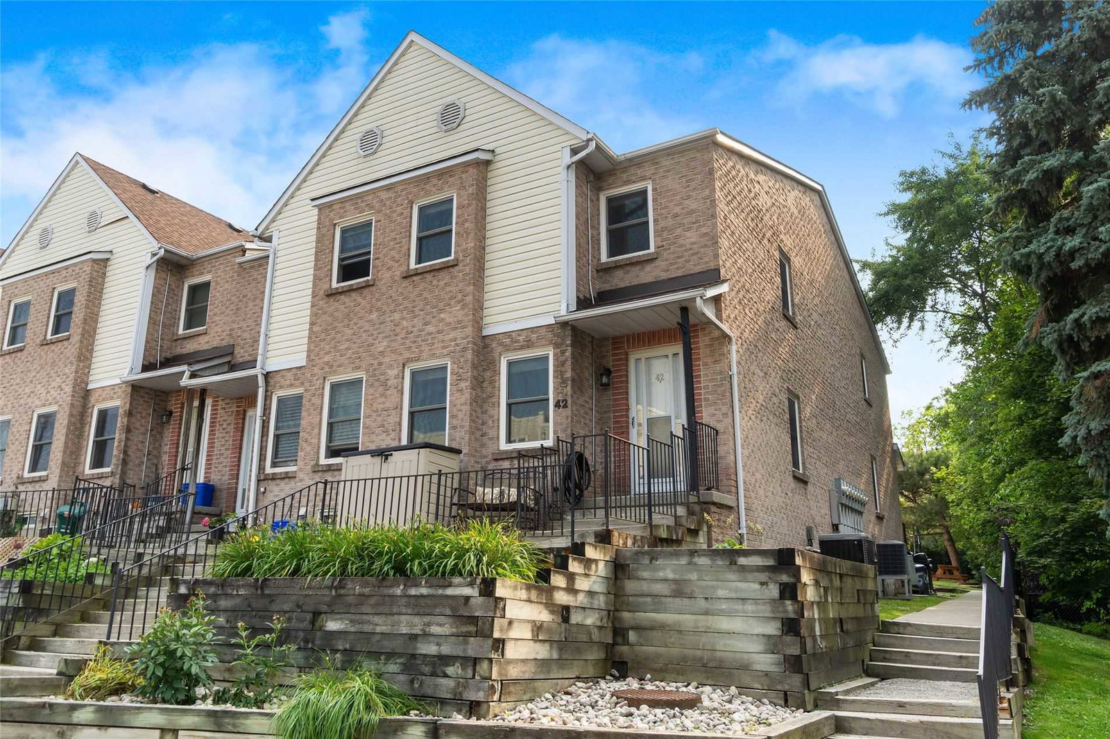 Robertson Place Townhomes condo