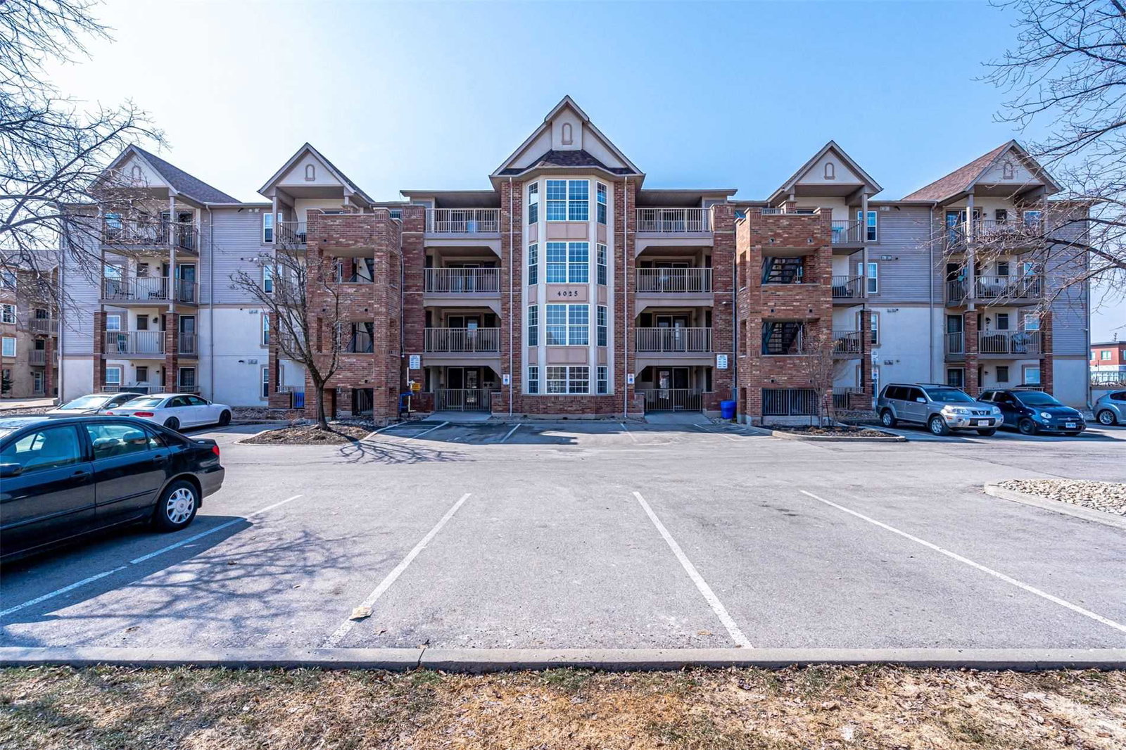 Tansley Gardens Condos exterior