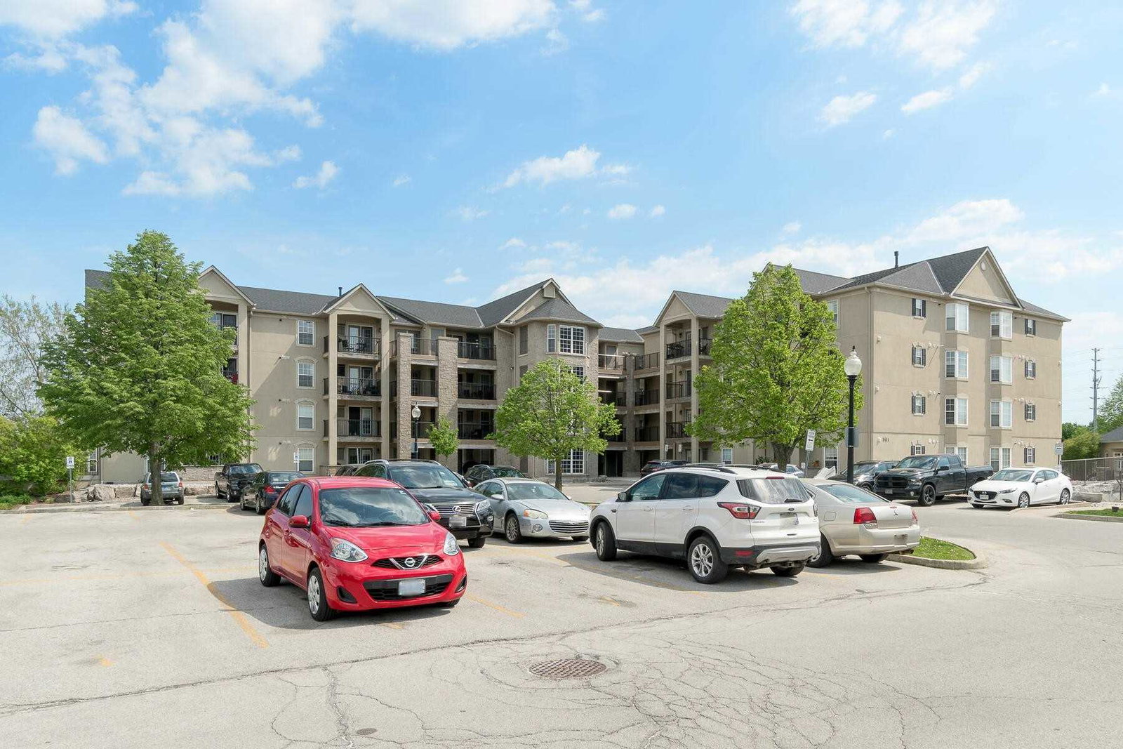 Wedgewood Condominiums lll exterior