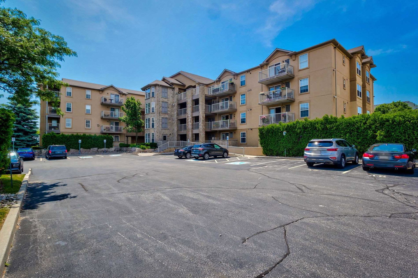Woodbridge Condos condo
