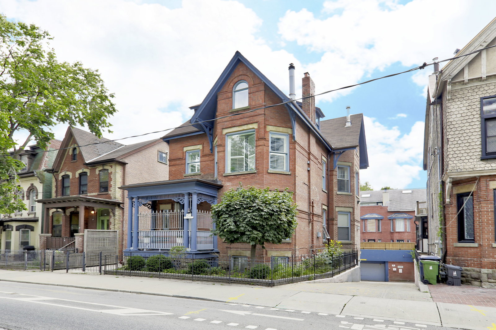253 Wellesley exterior