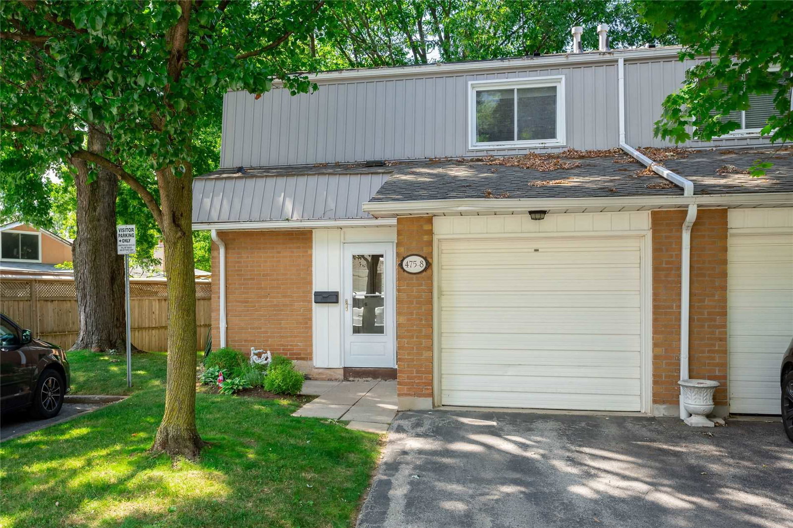 481 Woodview Road Townhomes condo