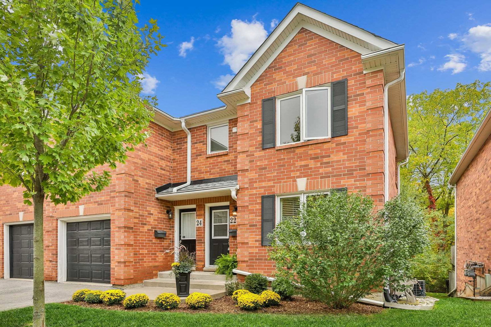 2120 Headon Road Townhomes exterior