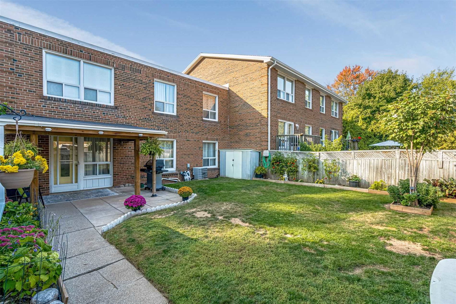 519 Claridge Road Townhomes condo building exterior