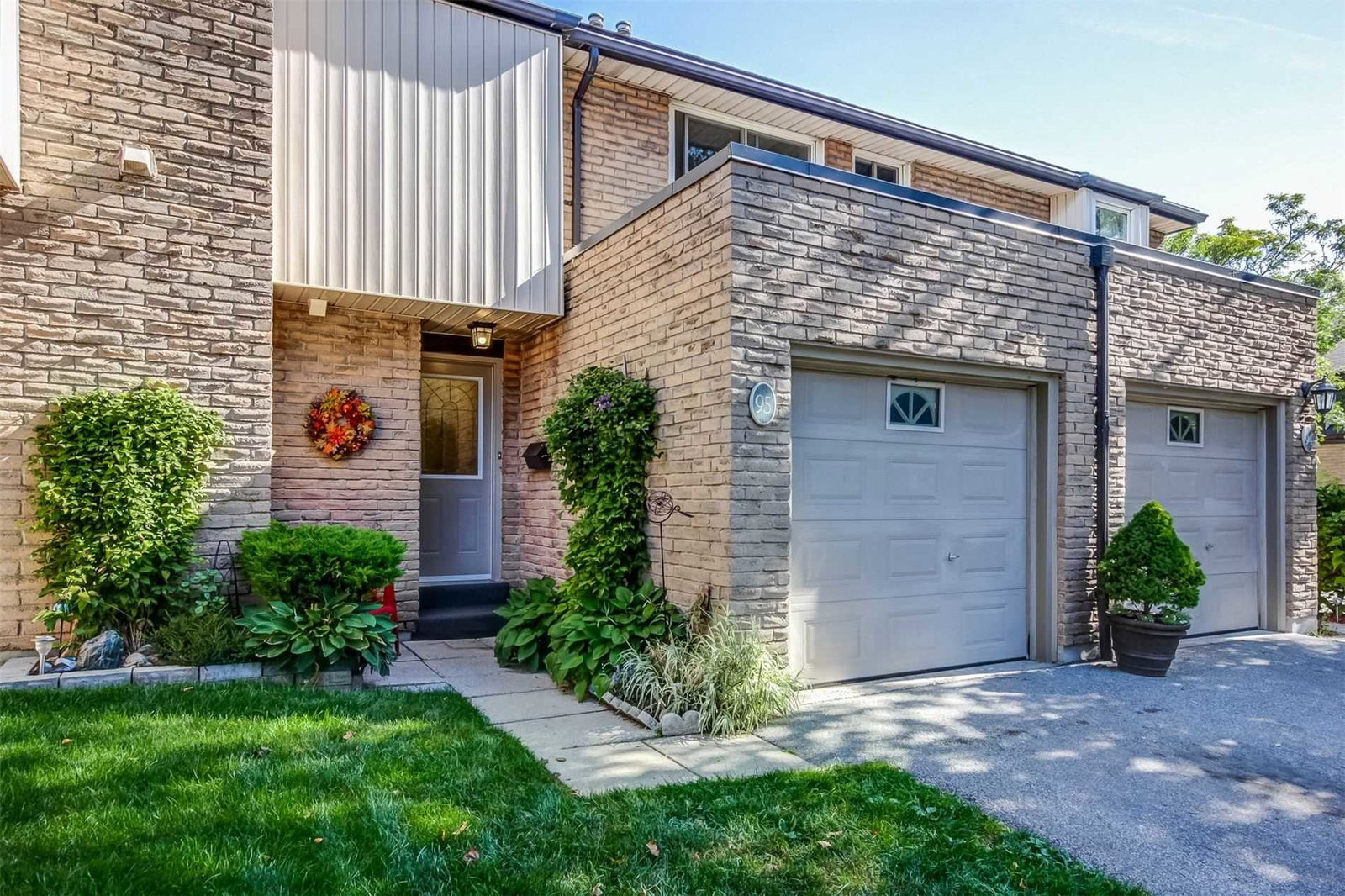 680 Regencry Townhomes exterior