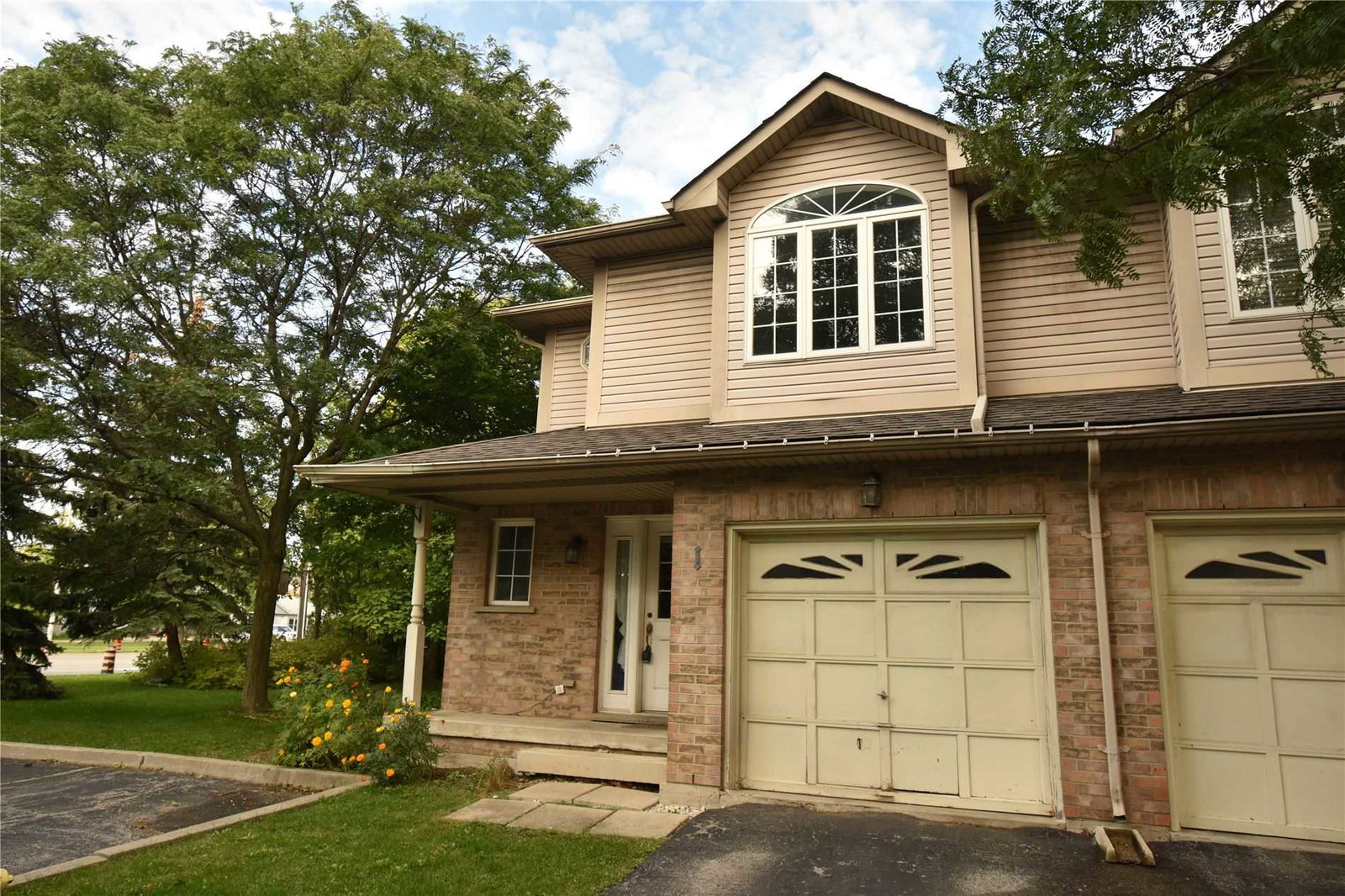 1335 Guelph Line Townhomes exterior