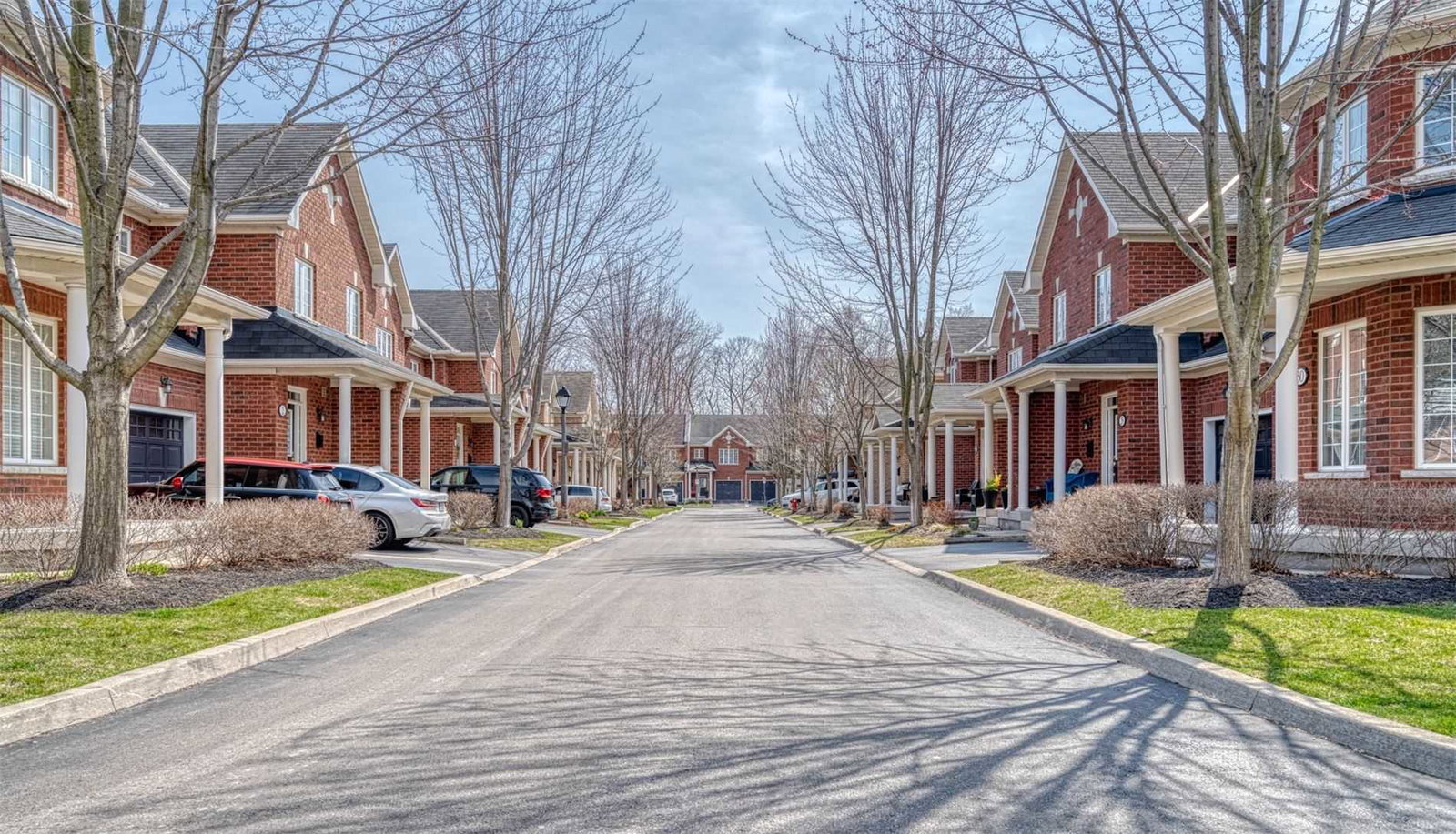 Parkview Townhomes condo building exterior