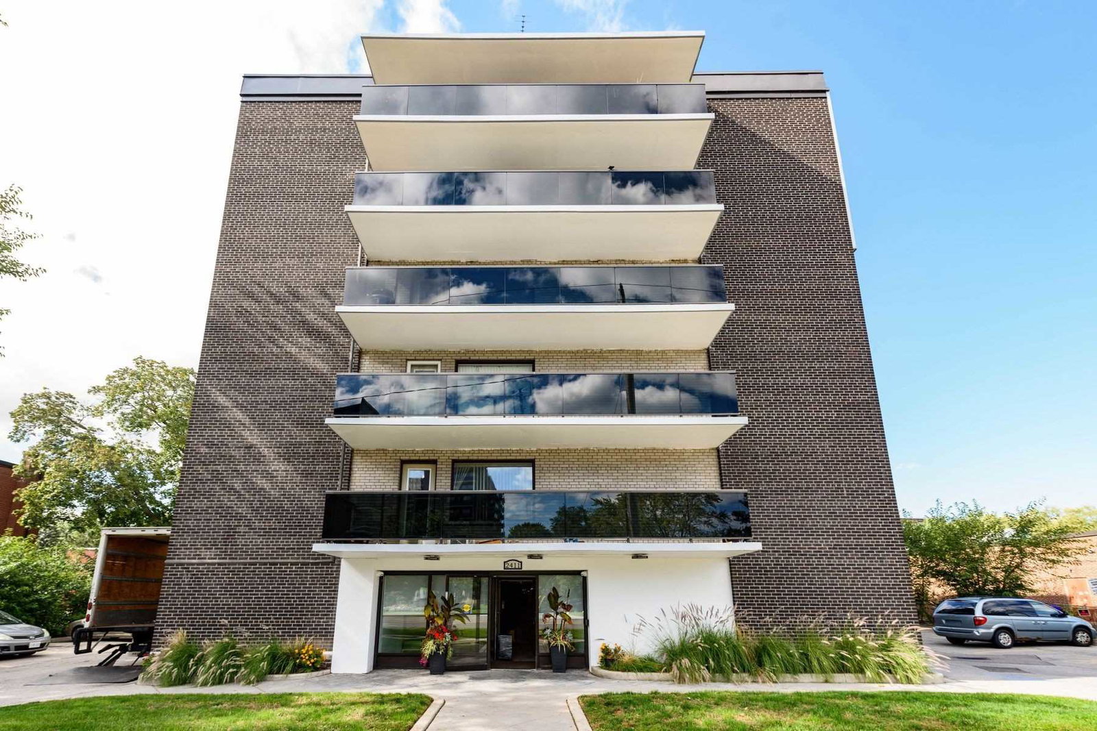 2411 New Street Condos exterior