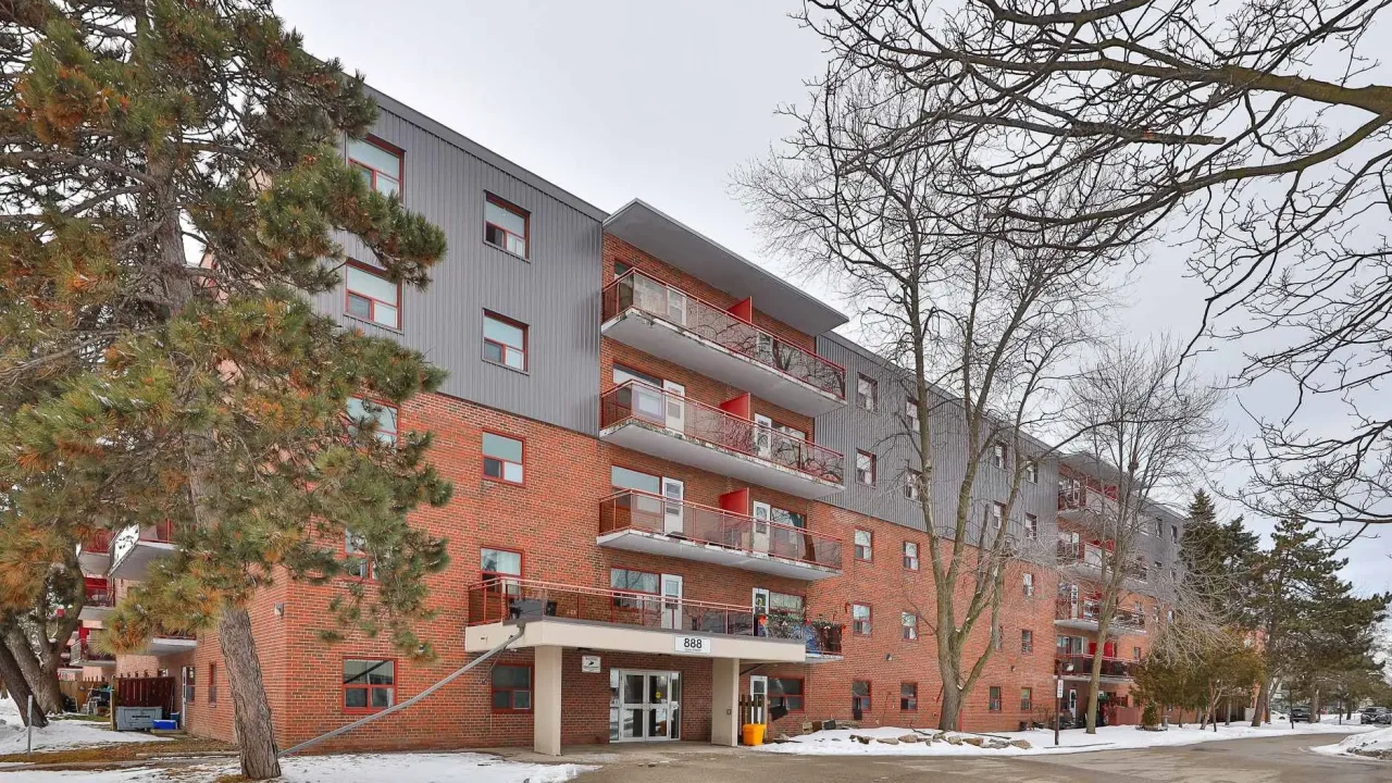 888 Glen Street Condos exterior