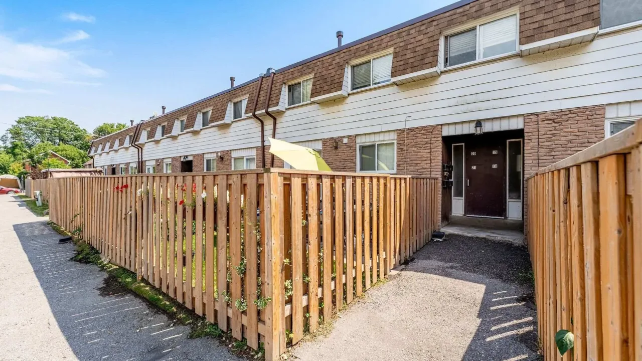 730 Cedar Court Townhomes exterior